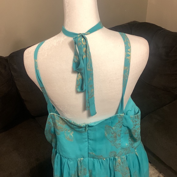 Turquoise around the neck open back dress - Picture 8 of 9